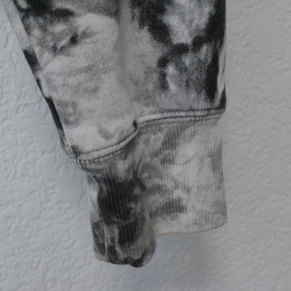 Balance Athletica Essence Cropped Sweatshirt, Tie Dye Poise Black & Whit… - Picture 7 of 12